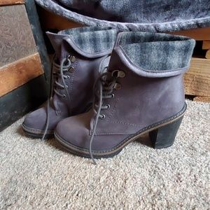 White Mountain ankle boots